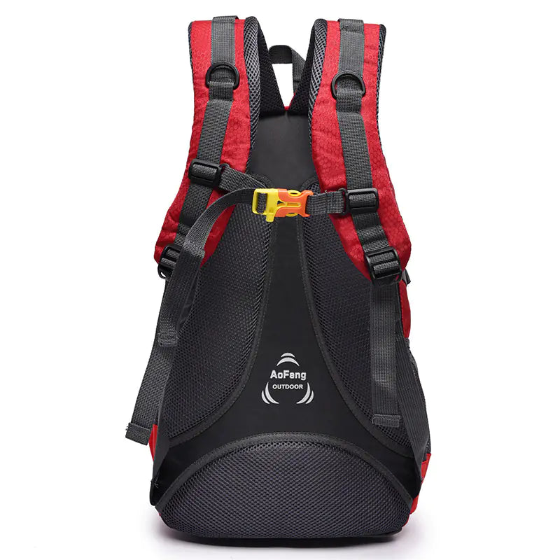 Men's Outdoor Backpack for Hiking and Travel - Travalto